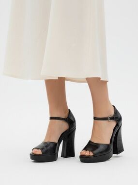 Alice + Olivia Chunky Croc Platform Black Sandals Size 10.5